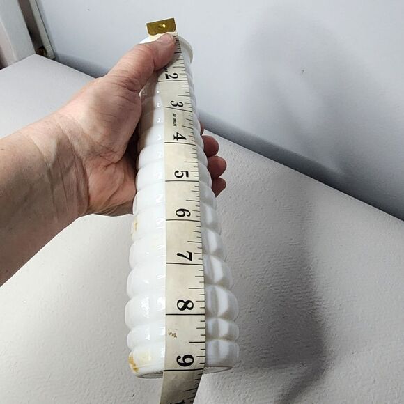 Beautiful Vintage White Milk Glass Bud Vase See Photos Some Age - Picture 3 of 4